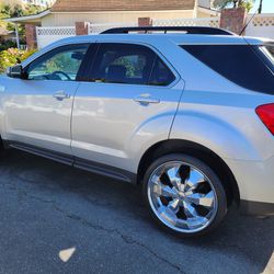 Chevy Equinox, Clean Title, Smogged, 22"rims, 4 Cylinder Gas Saver, Runs And Drives Great 