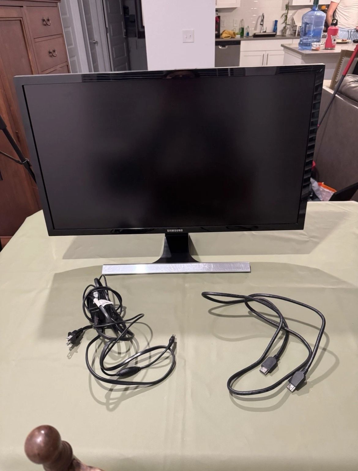 Samsung U28E590D 28-inch 4K UHD LED-Lit Computer Monitor w/Power & HDMI Cables