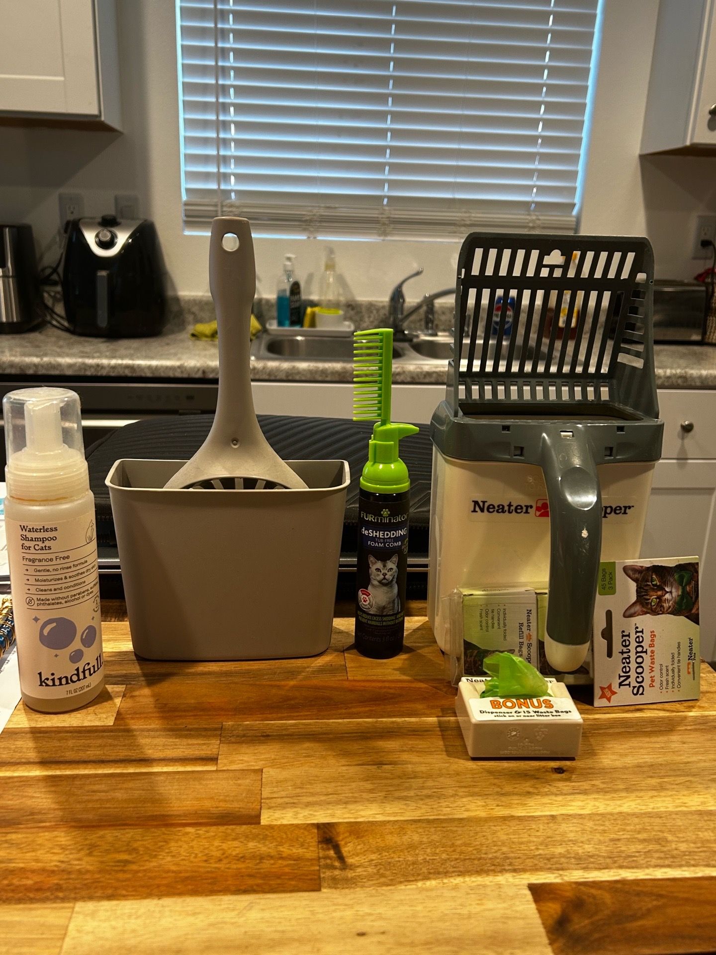Cat Scooper and Shampoo