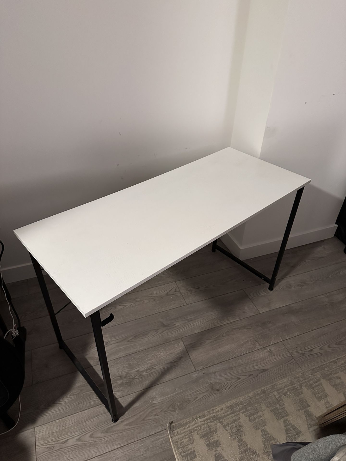 White computer desk table