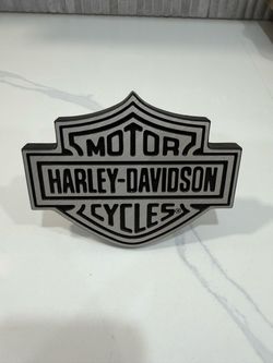 Harley-Davidson Bar & Shield Metal Hitch Plug Cover - Plasticolor