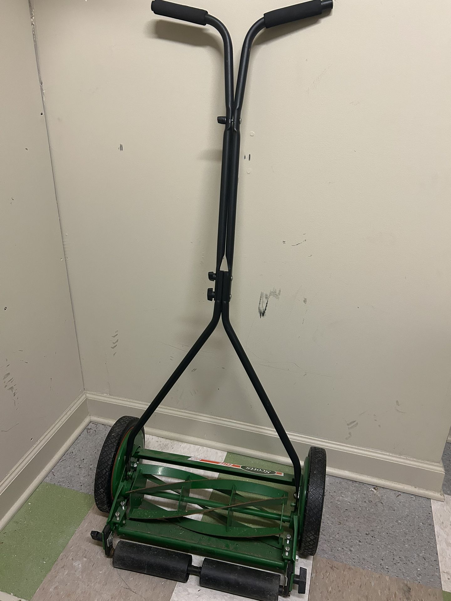 Scott’s Elite Push Mower