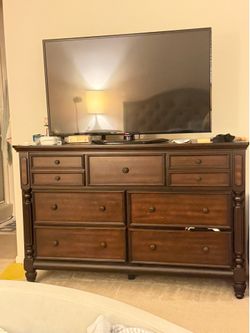 Ashely key town 7 drawer dresser