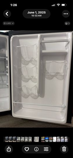 Insignia 2.7 Cu Ft mini fridge