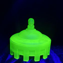 Vintage 1930s Taussaunt Glass “Court Jester” Uranium Glass Powder Jar – UV Reactive