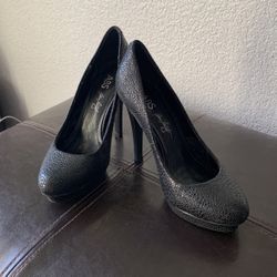 Heels- ABS Black Textured Size 6