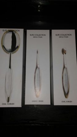 3 AUTHENTIC ARTIS BRUSHES WORTH $145