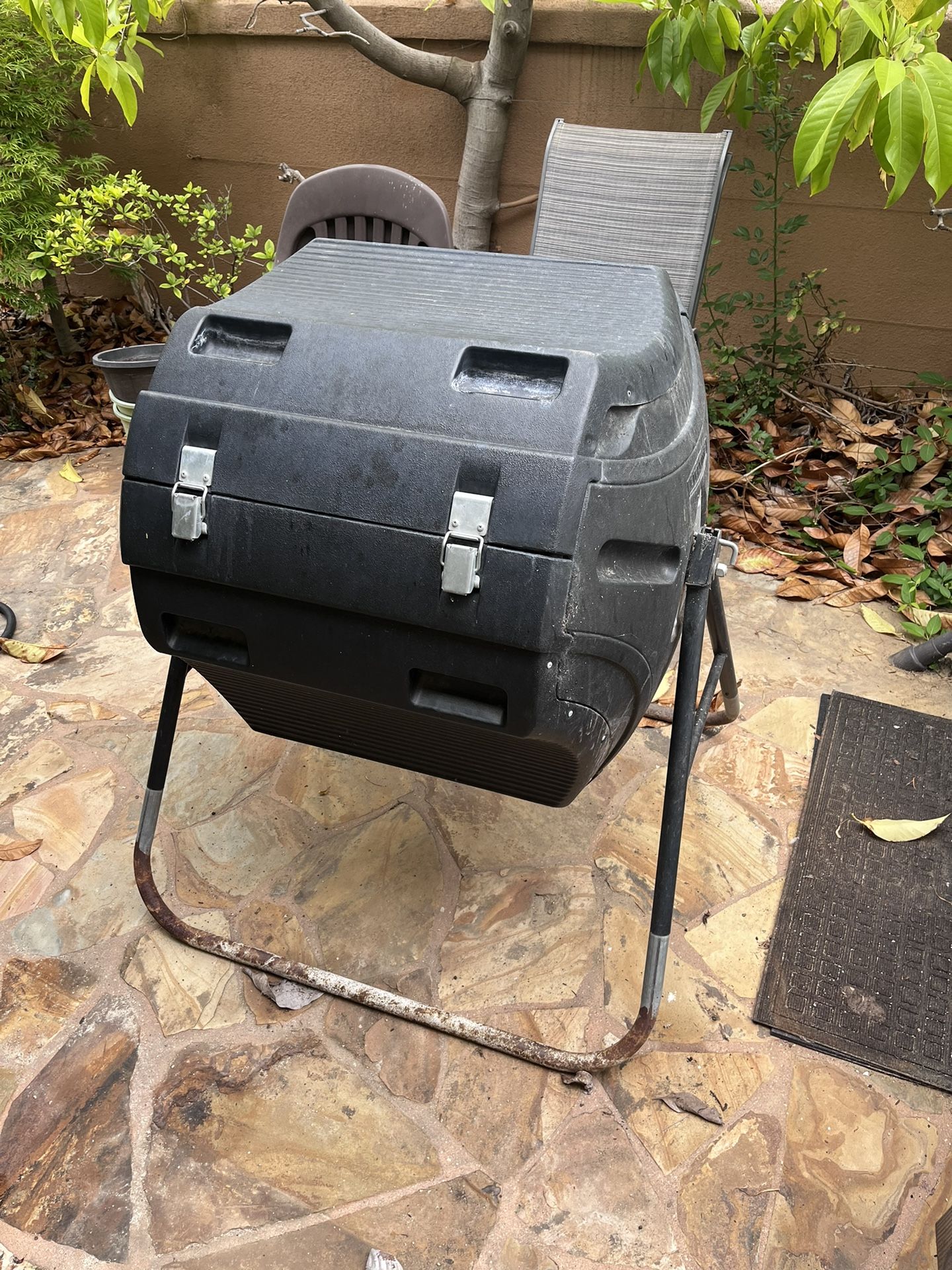 Originally 250, Lifetime Compost Bin Tumbler, 80gal for Sale in Irvine