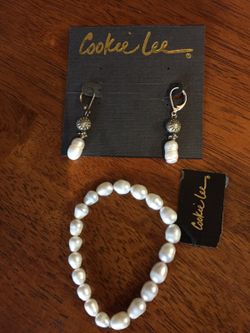 Pearls earrings & bracelet