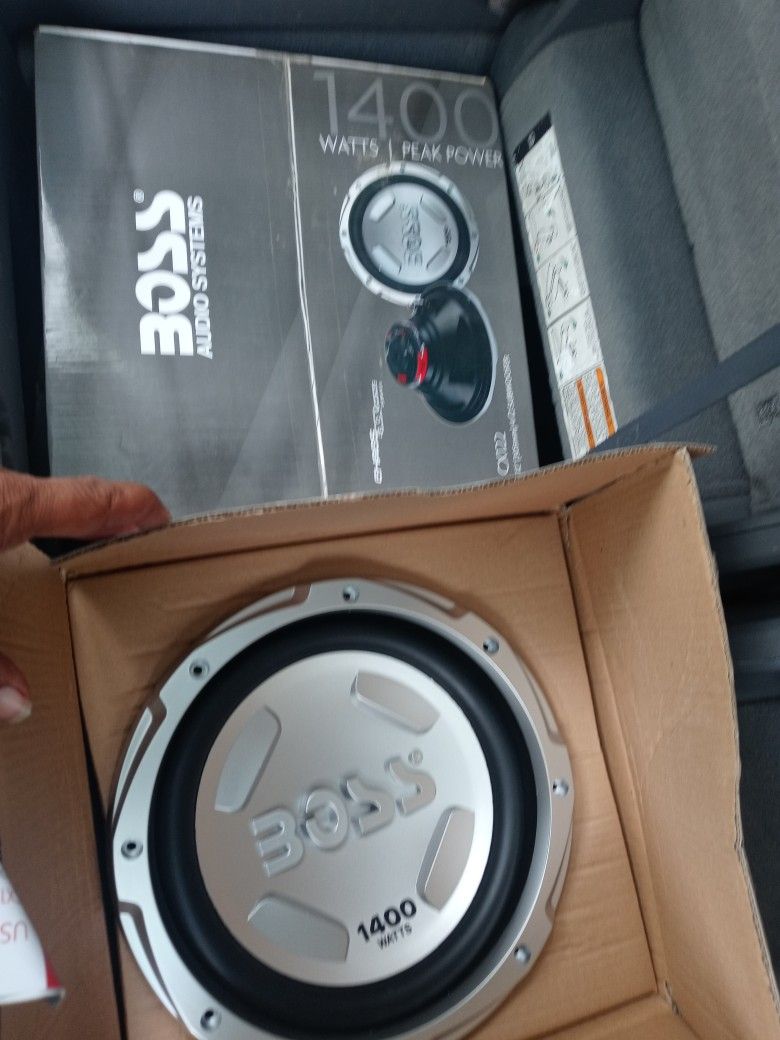 2 Brand New 12" 1400 watts BOSS Subs
