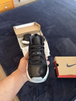 Air Jordan 11 Space Jam