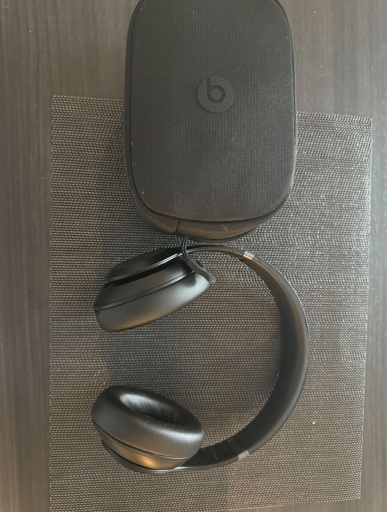 NEW BEATS STUDIO PRO HEADPHONES