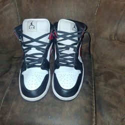Air Jordan 1 Mid Red Whitr And Black Size 12