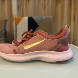 Pink Women Nike shoe Size 7