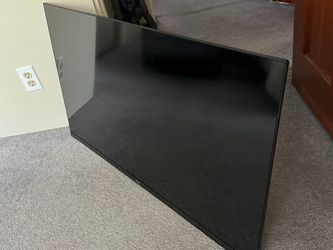 Or Best Offer!! TCL 43” 4K , Ultra HD smart TV. Flat Screen TV plus TV mount .