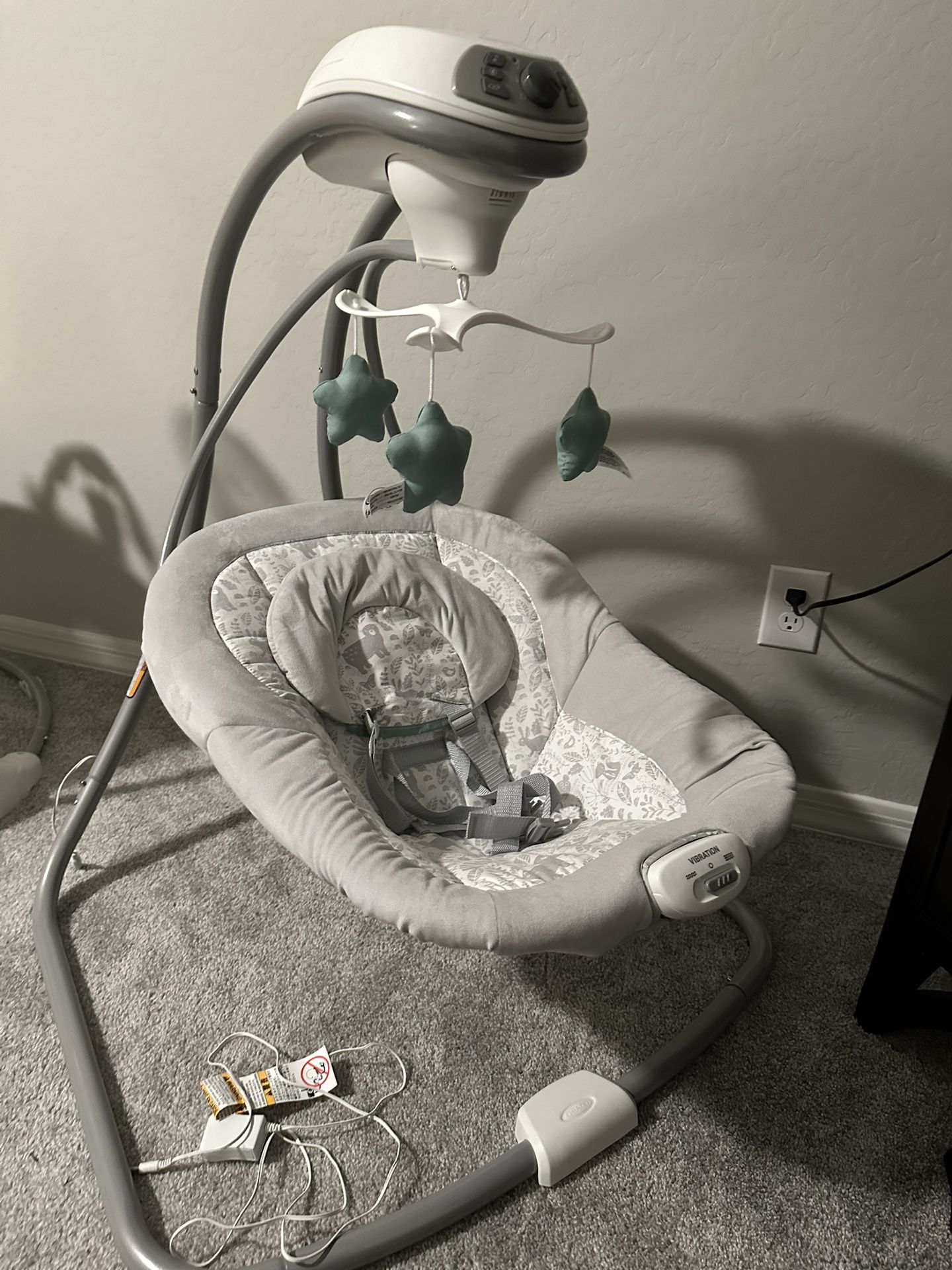 Graco Baby Swing - LIKE NEW!