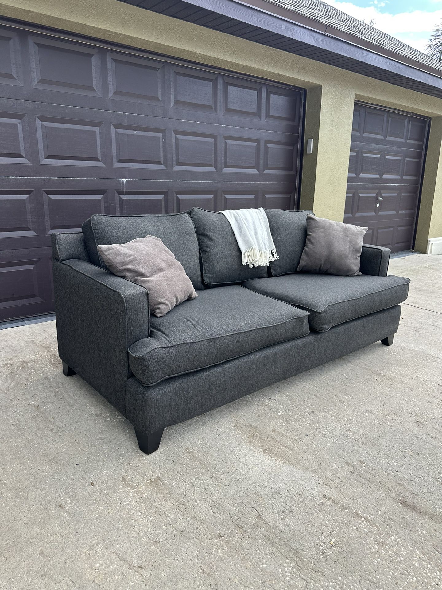 Dark Grey ‘Lloyds Of Chatham’ Couch Sofa Loveseat Excellent Condition! Retail Price $750 - FREE DELIVERY 🚛