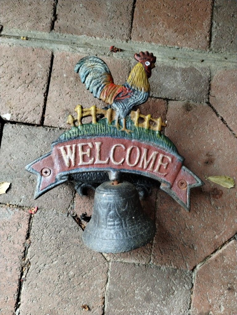 Vintage iron Welcome door bell

Great shape. Normal wear. Antique. Rooster, Turkey, Chicken , Farmhouse. 6" inch x 6".