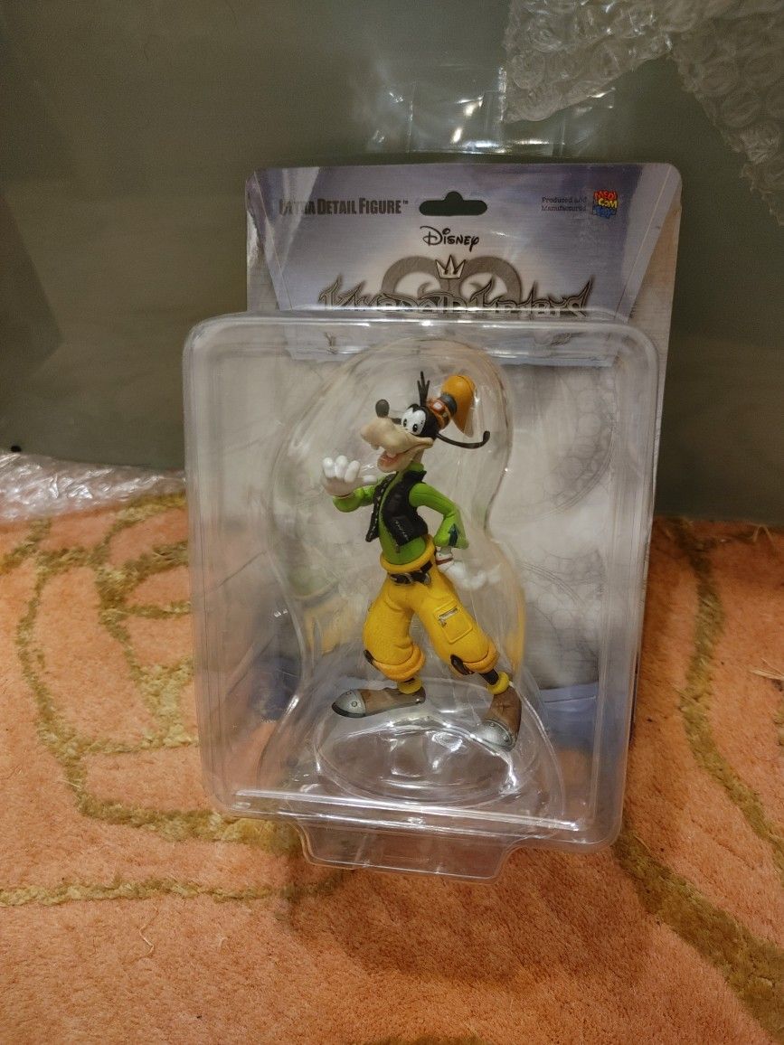 Disney Kingdom Hearts Goofy Collectible Statue