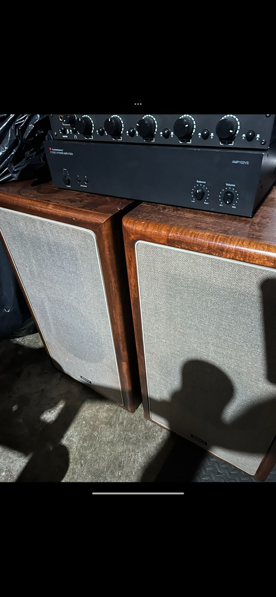 Large ADVENT Bullnose Speakers