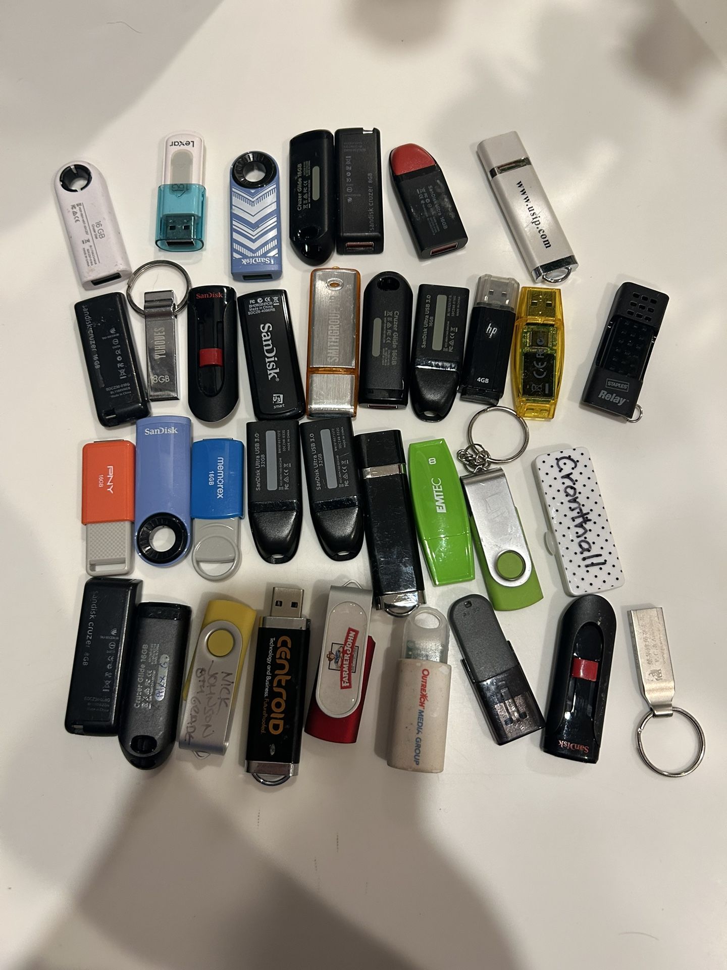Lot of 35 Empty USB Drives (1GB - 32 GB)