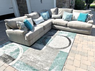 Large Family Sectional Couch- Broyhill