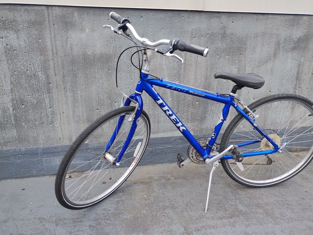 TREK HYBRID BIKE