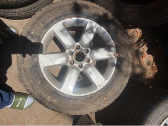 275/60r20 tire mounted on a Nissan Titan wheel