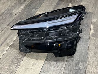 2025-2026  TESLA MODEL Y JUNIPER HEADLIGHT  FULL LED ASSEMBLY LEFT DRIVER SIDE IN GREAT CONDITION
