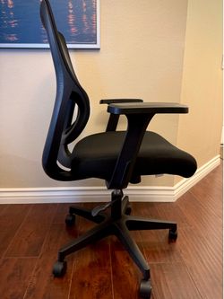 Black Ergonomic Mesh Office Chair – Height Adjustable – Excellent Condition