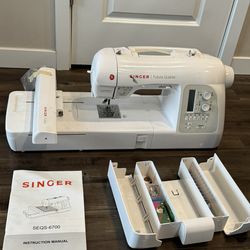 Singer Futura Quartet SEQS-6700 Sewing Machine (untested)