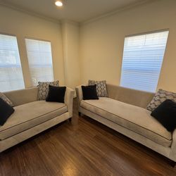 2-Piece HomeRoots Sofa Set – Light Gray & Black – 12 Pillows