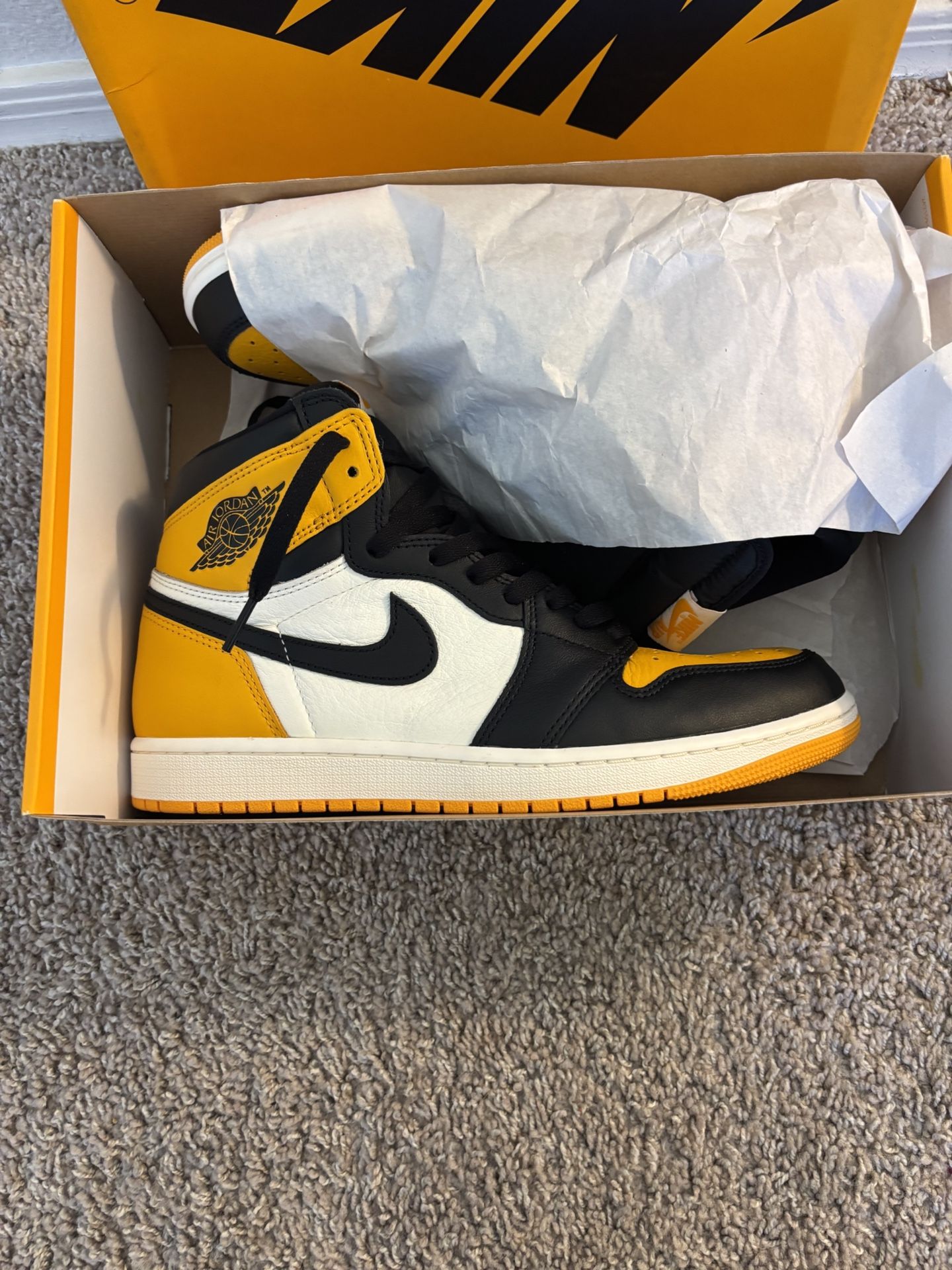 Taxi Jordan 1s Size 10