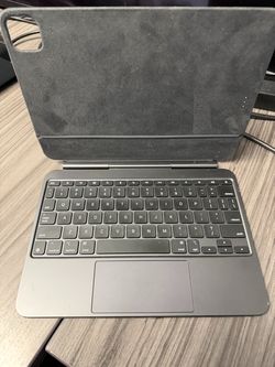 Apple Magic Keyboard for iPad Pro 11‑inch (M5) Used AUTHENTIC