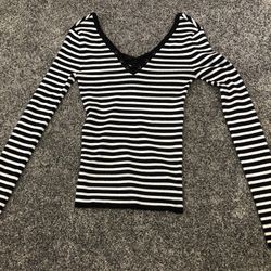 Junior's Knit Long Sleeve V Front & Back Lace Front Top Size Large