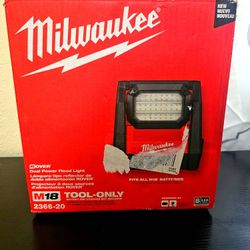 MILWAUKEE M18 ROVER DUAL POWER FLOOD LIGHT 4,000 LUMENS 