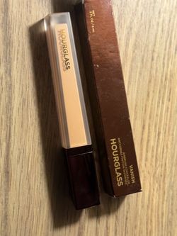 Hourglass concealer