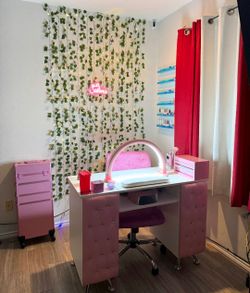 Nail Desk Set Up