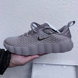 Nike Mind 002 Women Size 6.5