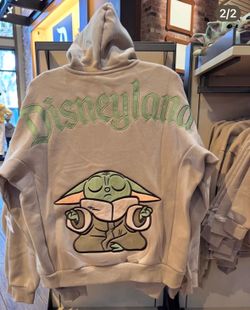 Star Wars / Disneyland hoodie/ Grogu