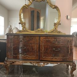 Elegant Chippendale-Style Walnut Sideboard with Mirror