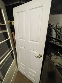 Interior Door 🚪 76” H x 32” W with gold handle & hinges