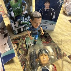 Mariners/ Sounders Bobble Heads / 2007 Mariner Mags