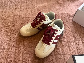 AOSIFU Cream and Burgundy Low-Top Sneakers