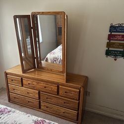 Dresser With Trifold Mirror 