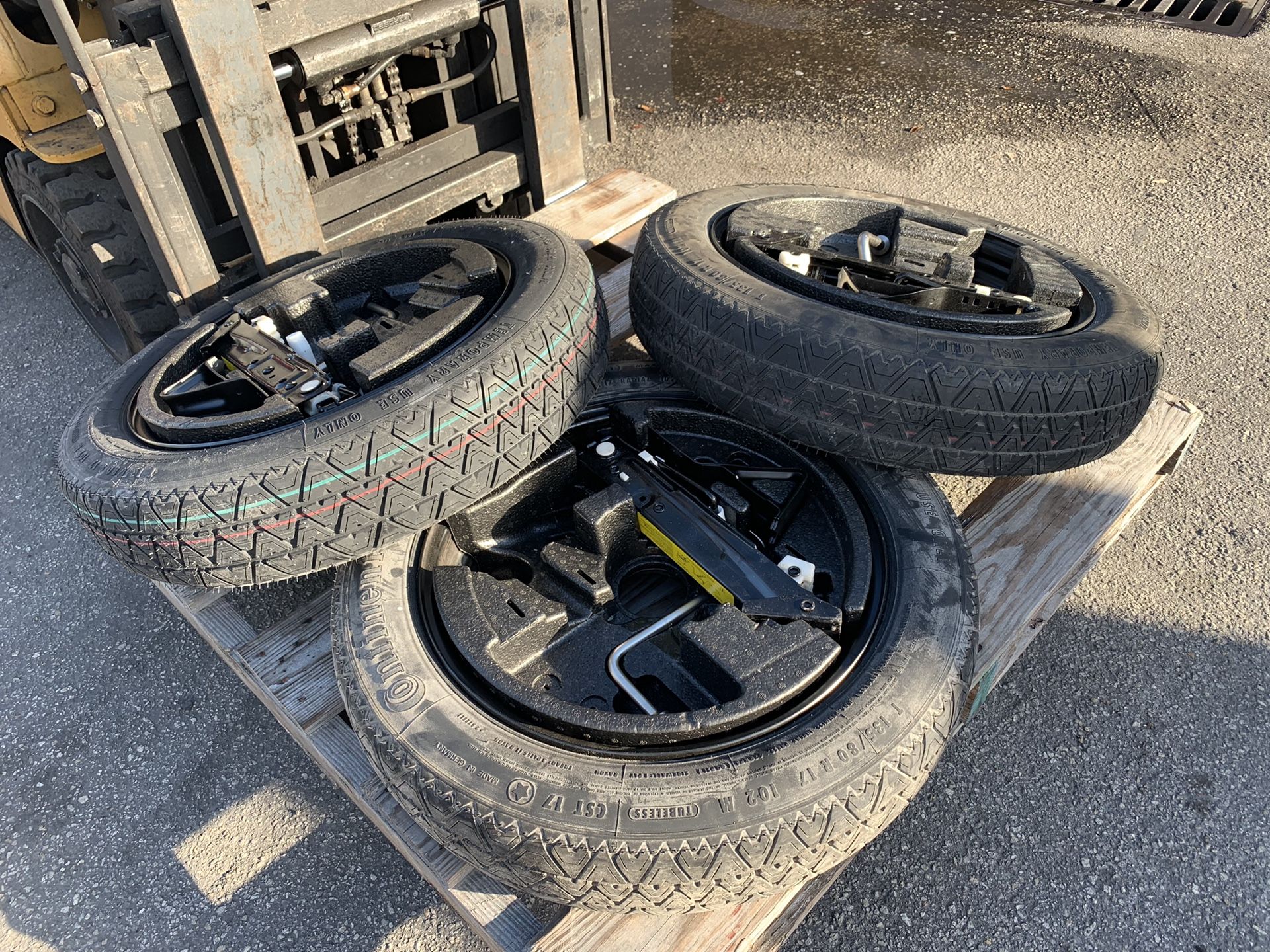 Bmw spare tire kit complete for Sale in Hialeah, FL OfferUp