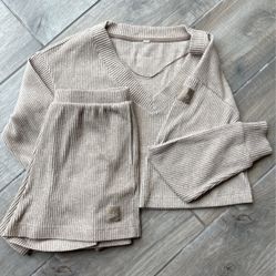 Alo Yoga Sweat Short Set for Sale in San Diego, CA - OfferUp