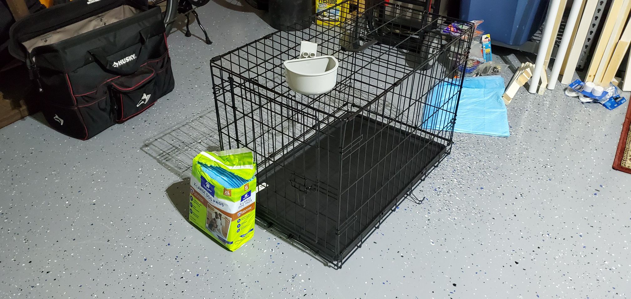 *Sale Pending* Medium collapsible dog crate