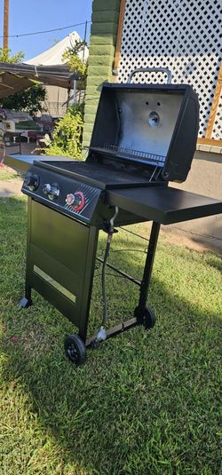 **Dyna-Glo 3-Burner Propane Gas Grill**