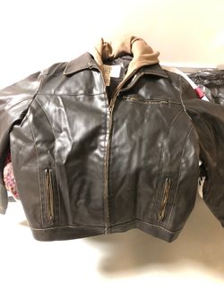 Men’s medium sized black leather jacket